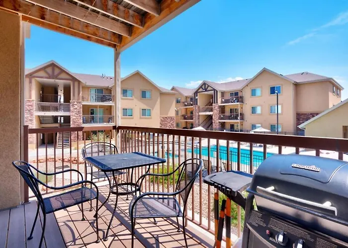 6B Cozy Moab Redcliff Condo, Pool & Hot Tub